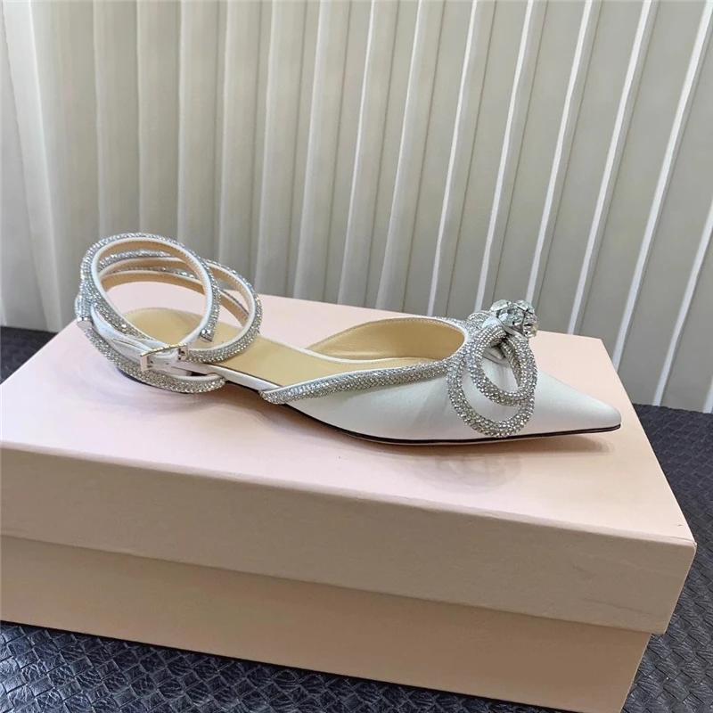 

Сандалии на плоской подошве, весенне-летние новые свадебные туфли с острым бантом и стразами, шелковые жемчужные свадебные туфли, банкетное платье, женская обувь большого размера