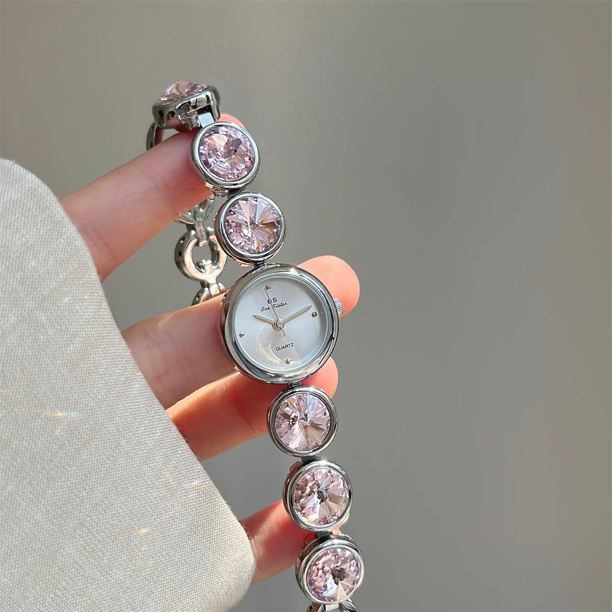 New Oval Pink Crystal Bracelet Watch For Women, Elegant And Versatile, A New Women'S Wristwatch, Suitable For Women To Wear.