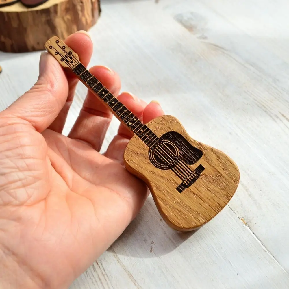 Simulation Guitar Wooden Guitar Ornaments Mini Smooth Edge Wooden Guitar Pick Case ​Portable Anti-Scratch