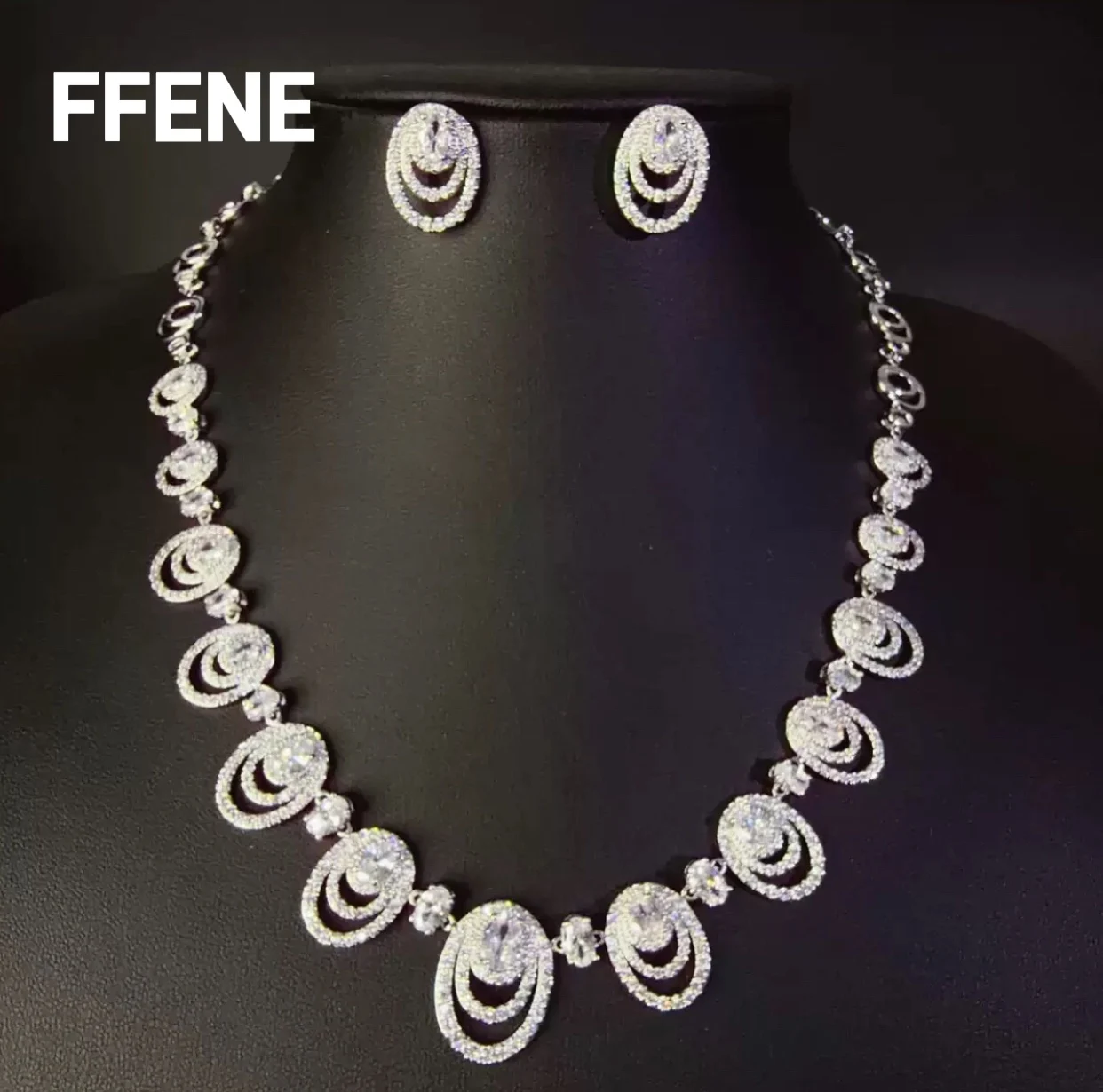 

[Special] New hot-selling European style heavy work three-ring oval zirconium-set heavy work necklace and earrings setParty