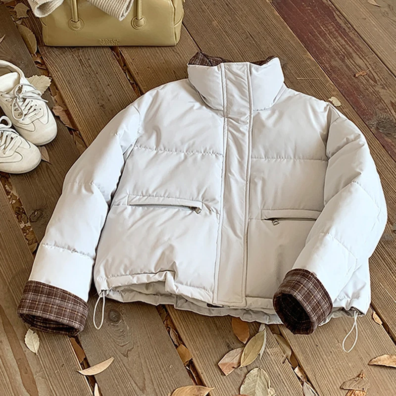 سترة دافئة قصيرة سميكة للخريف والشتاء للنساء بتصميم كوري معاطف قطنية منقوشة كلاسيكية ملابس خارجية فضفاضة مبطنة بالقطن