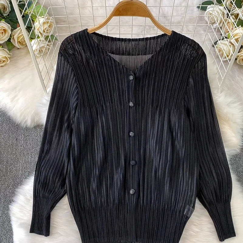 

Casual Stripe Folded Svel V-Ne Knitted Thin Outerwear Loose Fit Slimming Polyester Fiber Spring Ladies Faion
