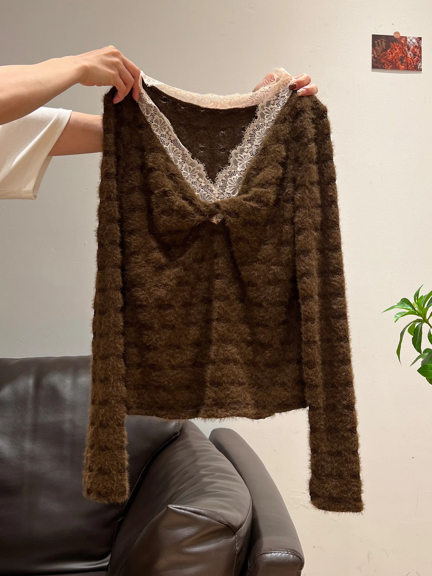 Women‘s Brown Two-Piece Look Long Sleeve V-Neck Lace Detail Fuzzy Top Winter Layering Basic Tee