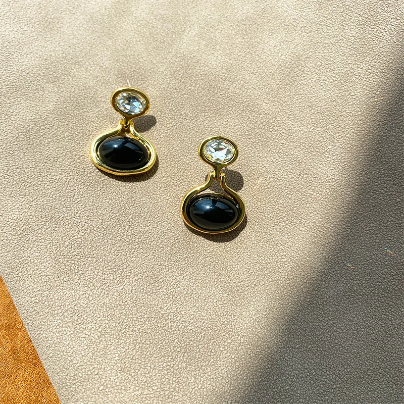 

Black waterdrop geometry classic earrings for women