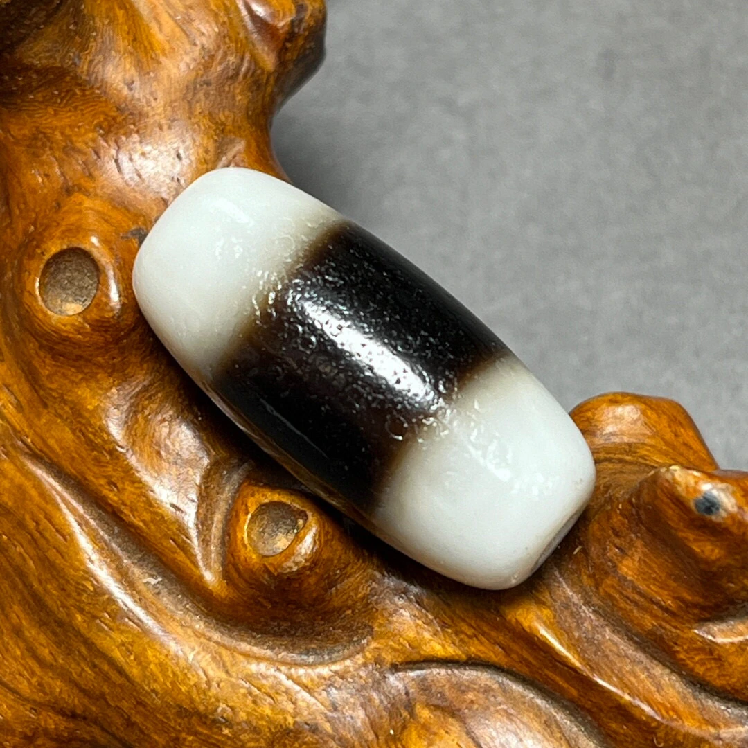 Tibet black and white pharmacist line dzi beads pendant Fenghua horseshoe pattern agate chalcedony dzi beads loose beads accesso