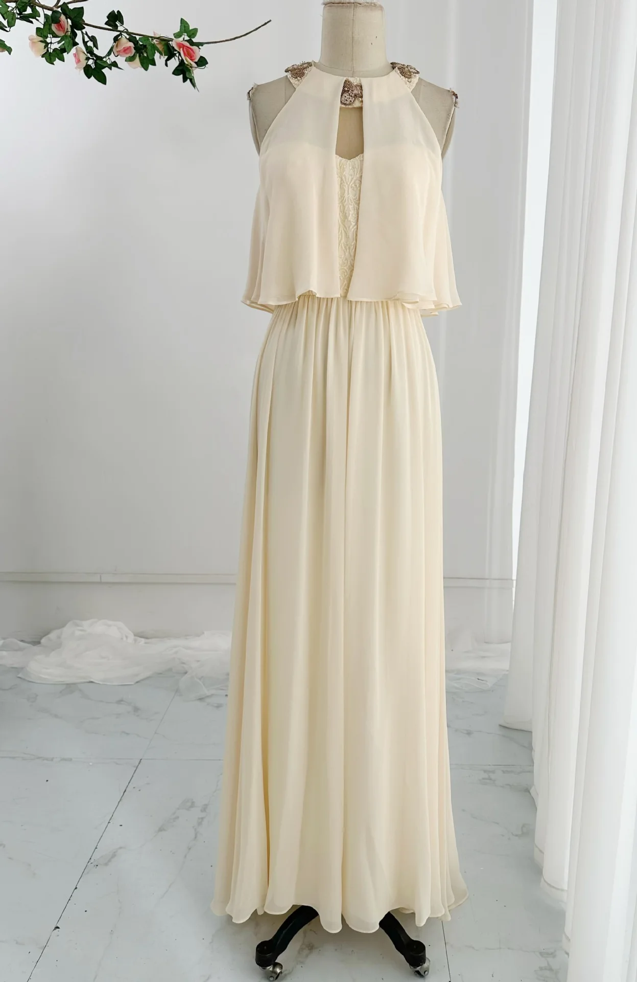 Light YellowSimpleFashionable Solid Color Chiffon Hanging Neck Sleeveless Vest Evening Dress M2093