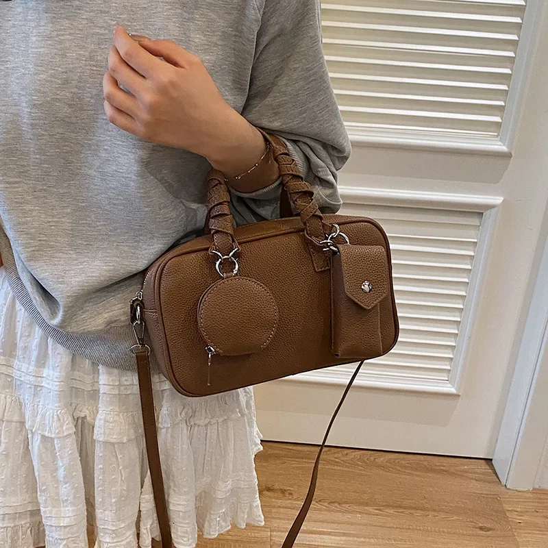 

2025 Vintage Tote Bag, Luxe Crossbody Purse for Women, Spacious Shoulder Tote, Fashion Day-to-Night Bag, Versatile Commuter Bag