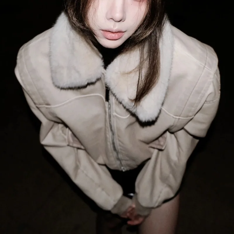 2025 New Style Versatile Wash-Faded Slim Fit Short Jacket with Fur Collar and Metal Zipper, Cotton Jacket for Fashionable Girls