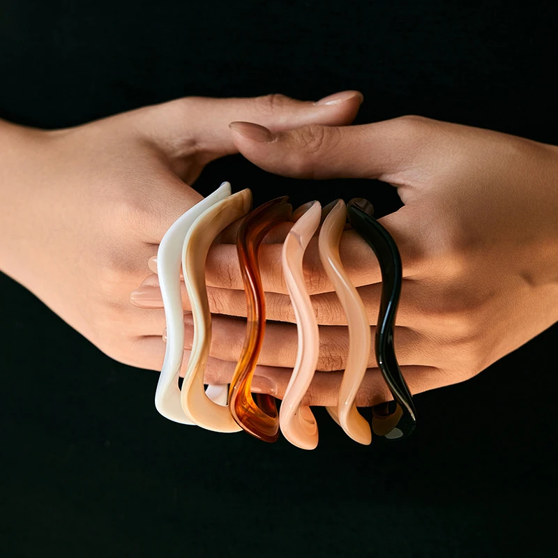 

Hip Hop Punk Irregular Geometric Acrylic Bracelet For Women Retro Simple Wave Twisted Bracelet Bangle Fashion Party Jewelry Gift