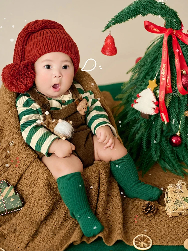 Tema natalizio Abbigliamento fotografico per bambini 3-5 mesi Cappello lavorato a maglia per bambini + Manica lunga + Pantaloni + Calzini Set Foto commemorativa per la crescita in studio