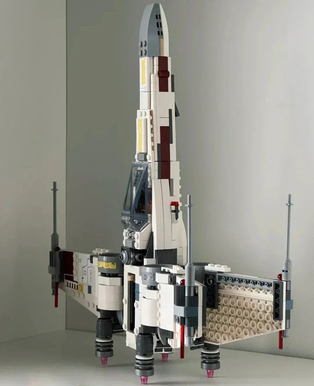 مجموعات مكعبات بناء نموذج خوذة المعركة المتوافقة مع جزيئات ليغو مناسبة لهدايا عيد الميلاد 75408