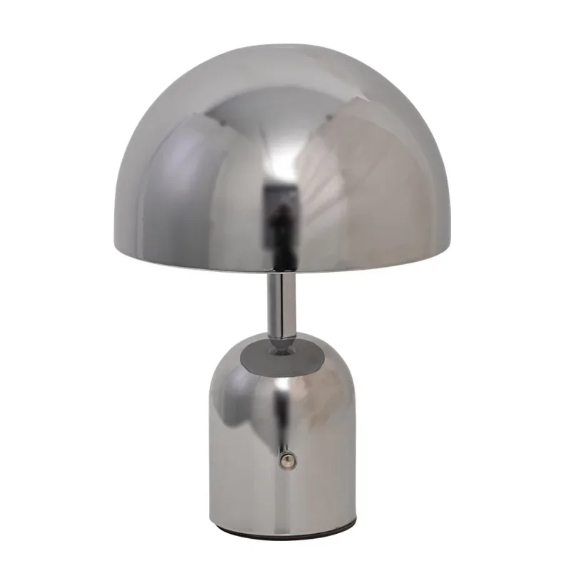 

LED light luxury mushroom desk lamp living room bedroom retro atmosphere lamp bedside charging metal mushroom