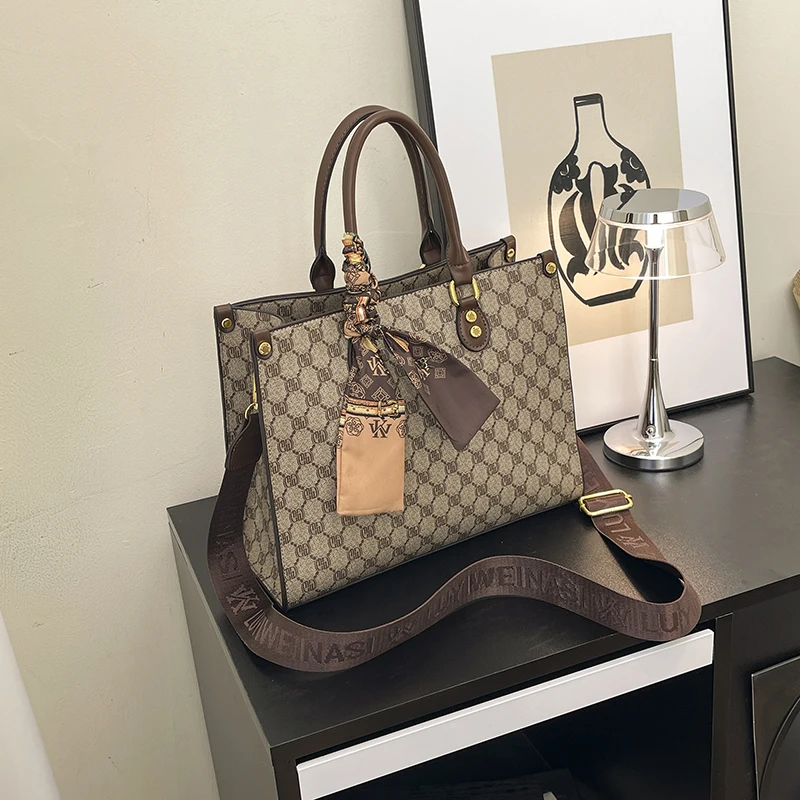 

Classic Designer Crossbody Bag In Paris Fashion For Women Solid Color With Trendy Minimalist Style