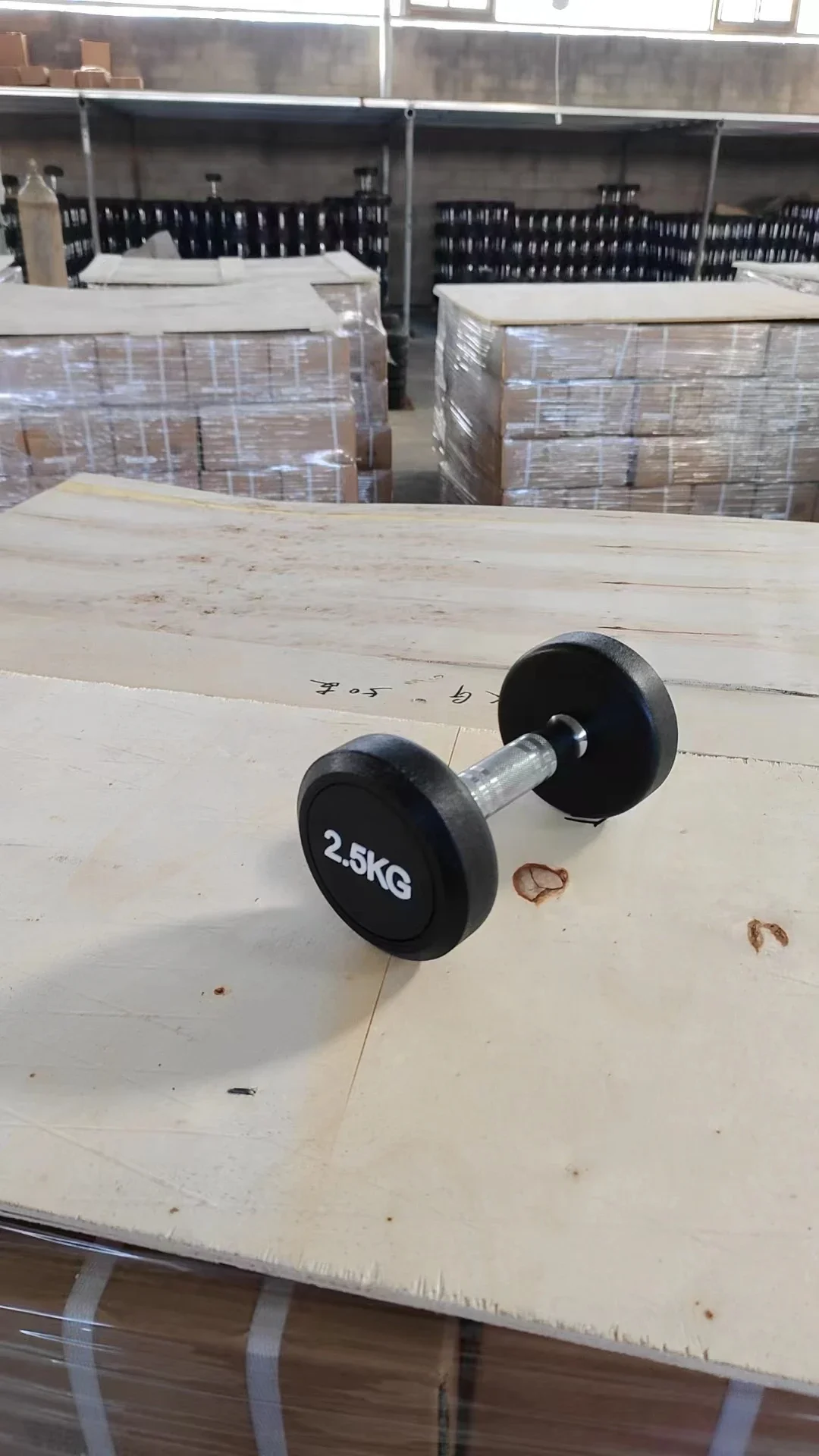 New Product The Hot Selling 2.5kg To 50kg Rubber Covered Round Dumbbells For Body Building