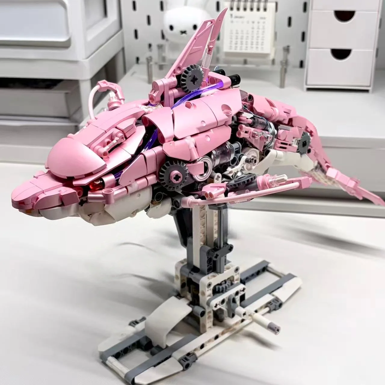 

Технологичная серия: Конструктор-модель «Дельфин» — романтический подарок, передающий послание о защите океана, с подвижными соединениями и динамичным дизайном. Это идеальный подарок для вашей девушки/лучшей подруги, чтобы выразить свои уникальные мысли и