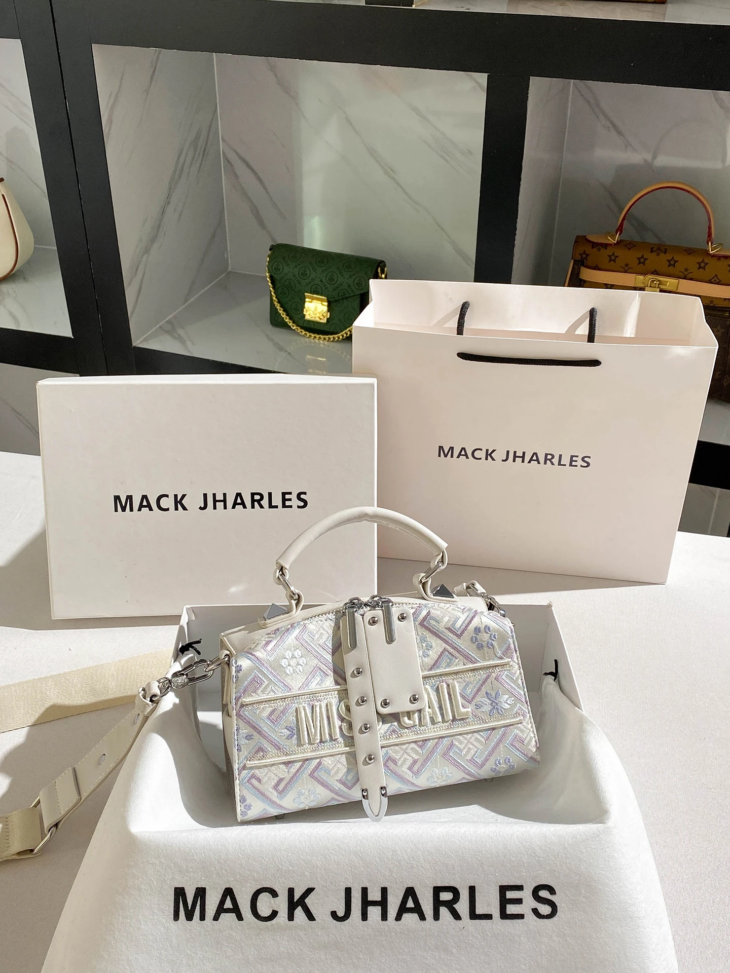 

Популярные и роскошные дизайнерские сумки в китайском стиле. 2025 года. Новая модная и универсальная сумка через плечо Boston для ежедневного использования.