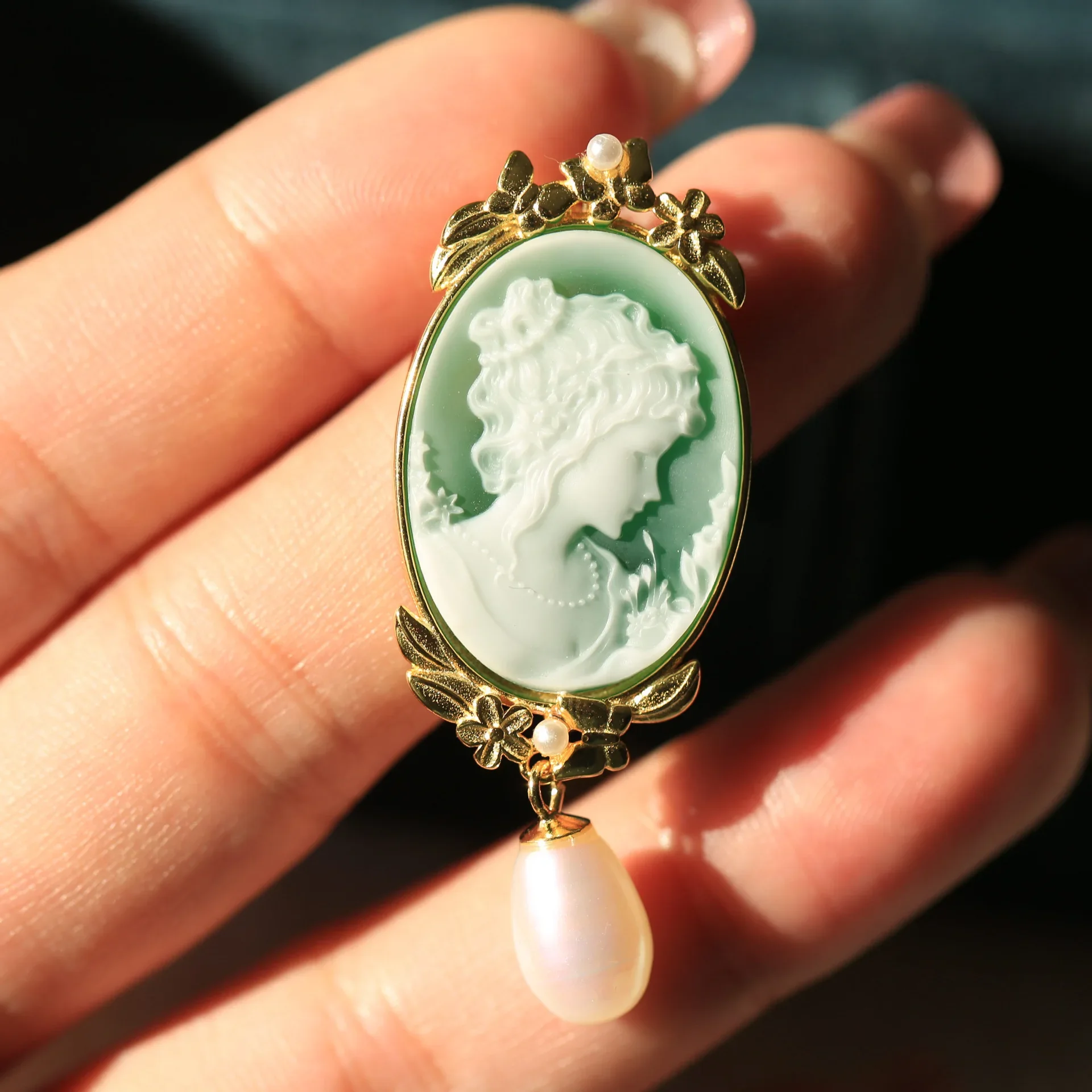 Manufacturer Sells S925 Silver Inlaid Cameo Relief Beauty Brooch Pendant Dual-purpose Cameo