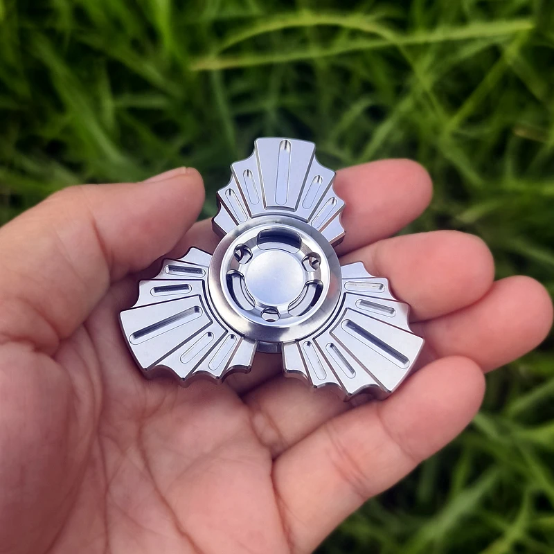 YHEDC Peacock Stainless Steel Three-page Rotating Attack Speed ​​Fidget Spinner Decompression Desktop Adult Toy