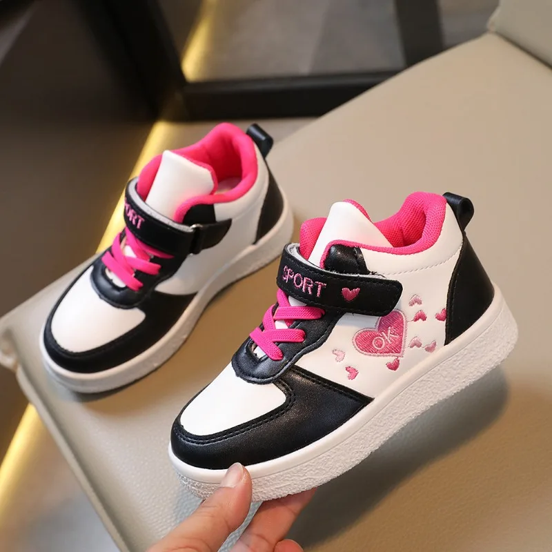 Sneakers per bambini in pelle PU moda scarpe da Skate per bambini traspiranti scarpe da bambina antiscivolo scarpe Casual a cuore versatili Tenis