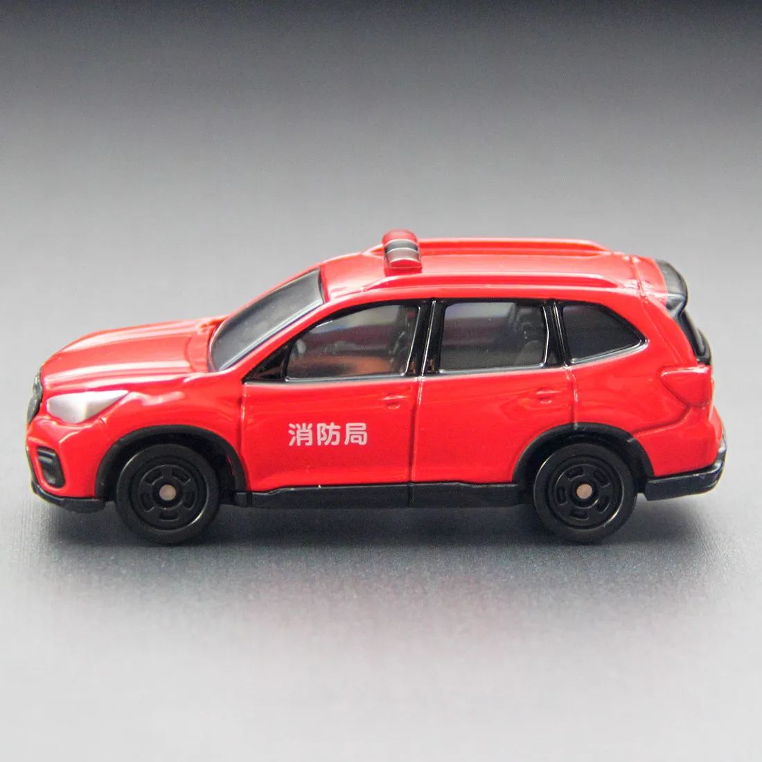Original TAKARA TOMY Tomica No.99 Subaru Forester Fire Command Vehicle 1/65 Diecast Alloy SUV with Working Suspension Collectibl