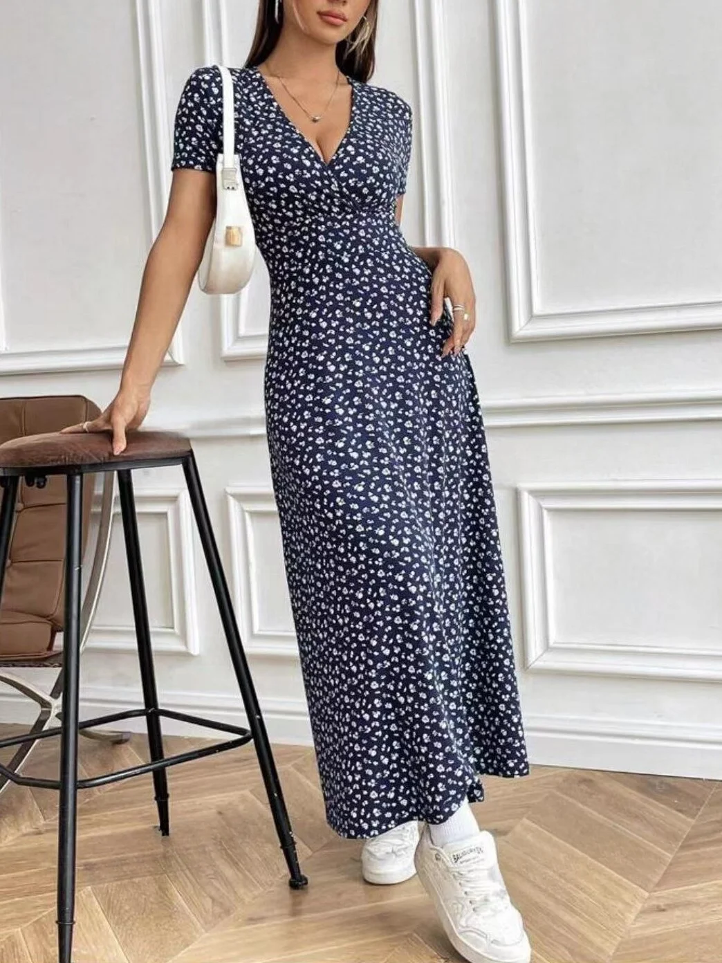 Tall niche latest design dresses new women\'s summer French short sleeves leisure style slim little floral long skirt