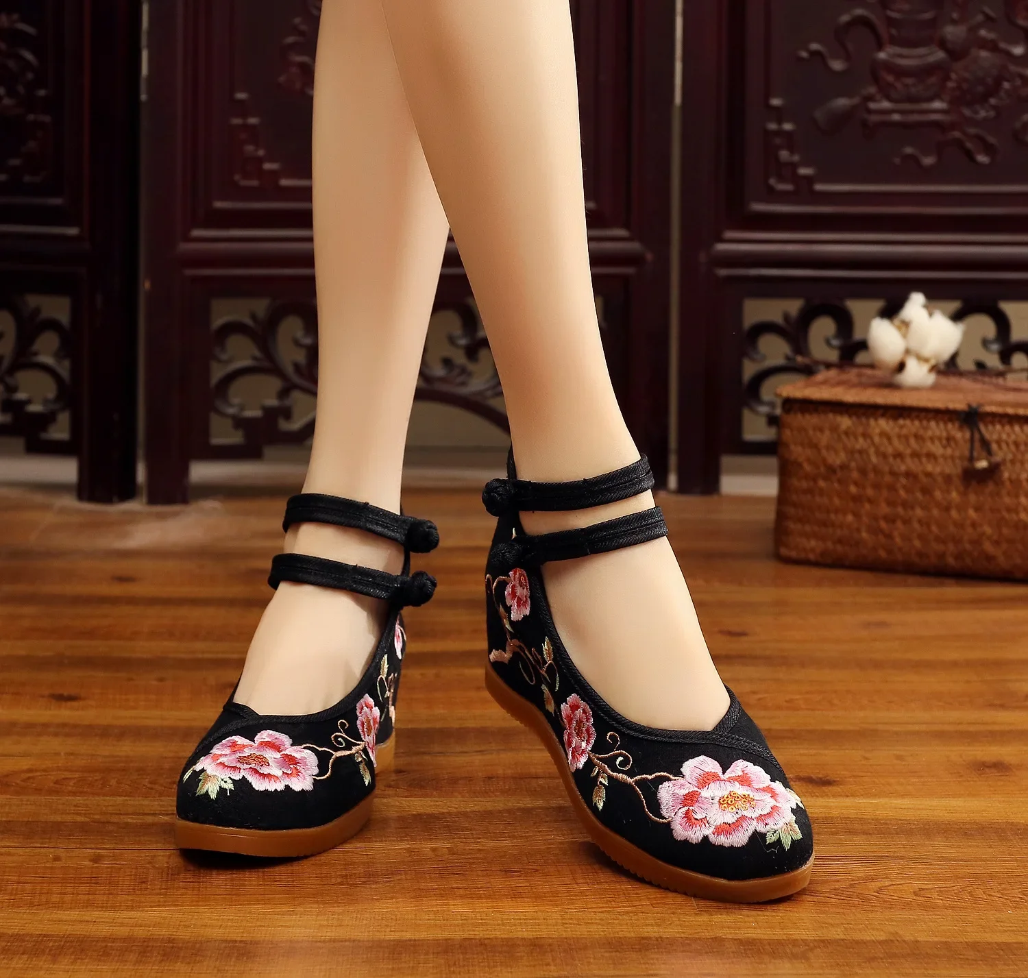 BCEBYL 2023 Newly arrived Chinese Style Jacquard Cotton Ethnic Style Buckle Inner Increase Women\'s Shoes Bridal High Heels