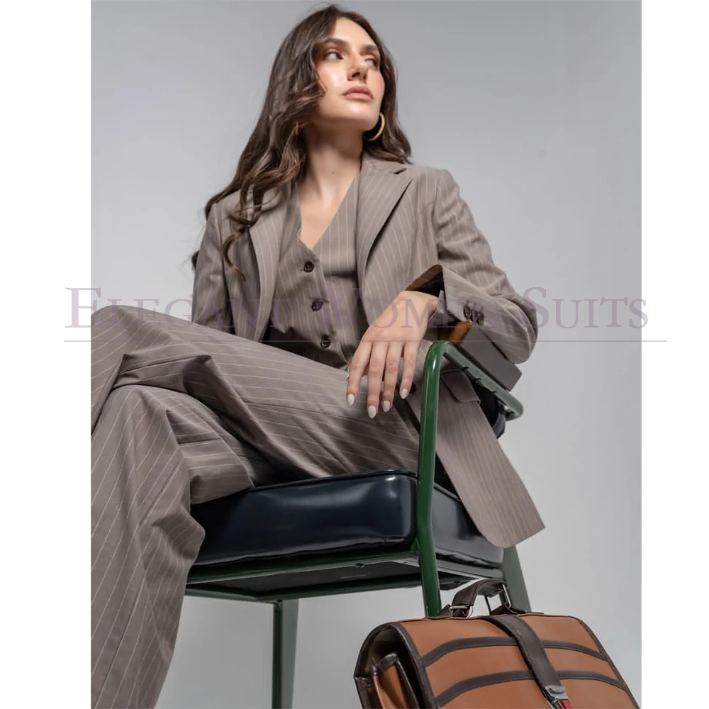 

Элегантный женский костюм в полоску: модный однобортный пиджак с отложным воротником, брюки и жилет – комплект из 3 предметов для офиса и повседневной носки