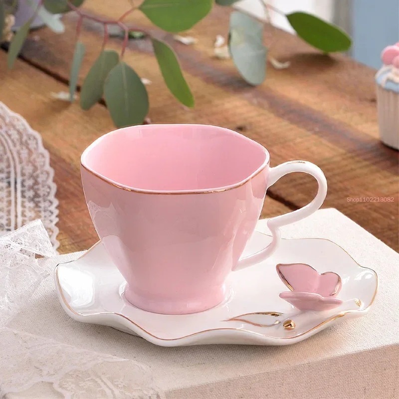 Tasse à café en porcelaine fine motif papillon exquis 220 ml avec soucoupe et cuillère offerte – Mug à thé en céramique de style européen