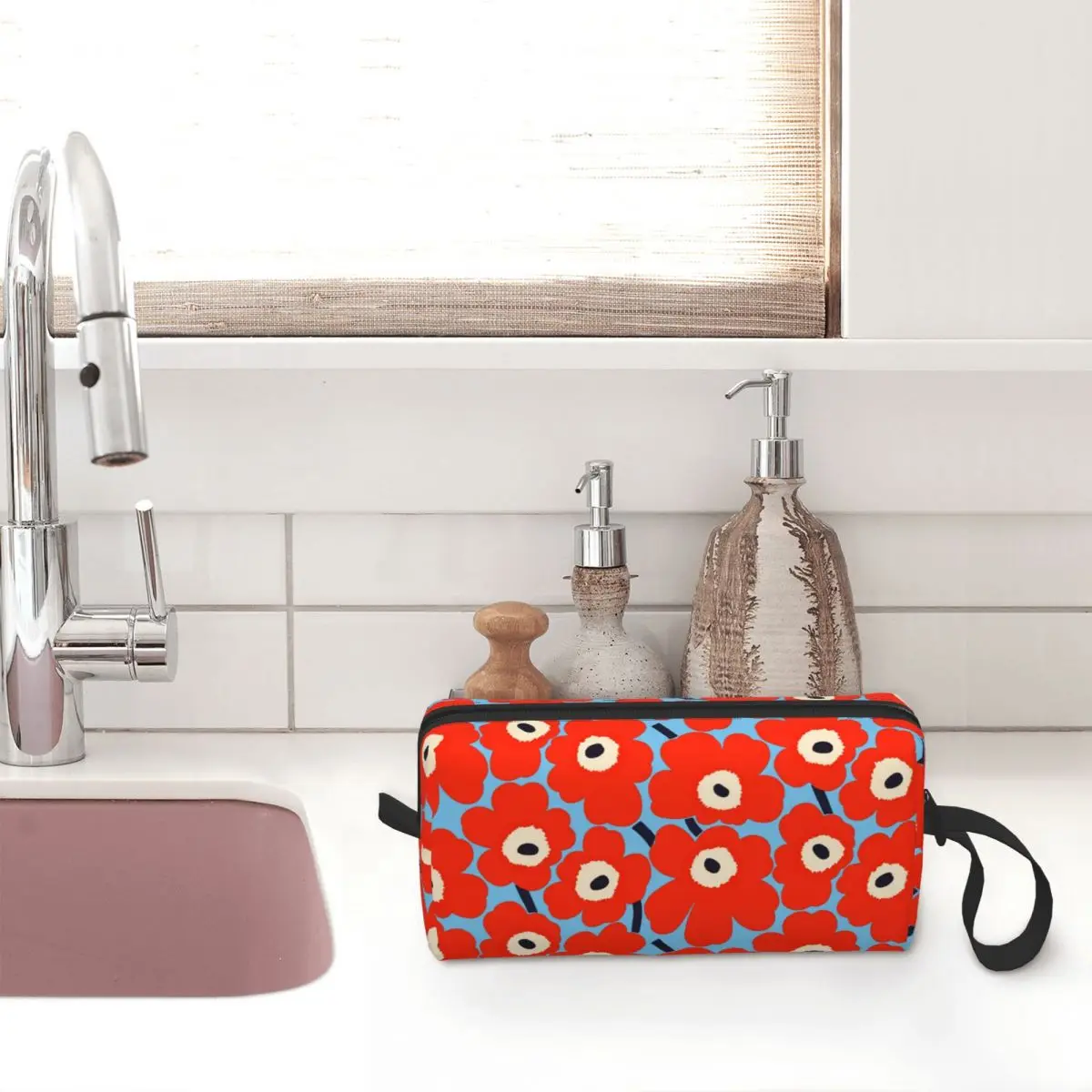 Custom Little Poppy Print Toiletry Bag for Women Fashion Modern Style Makeup Cosmetic Organizer Lady Beauty Storage Dopp Kit Box