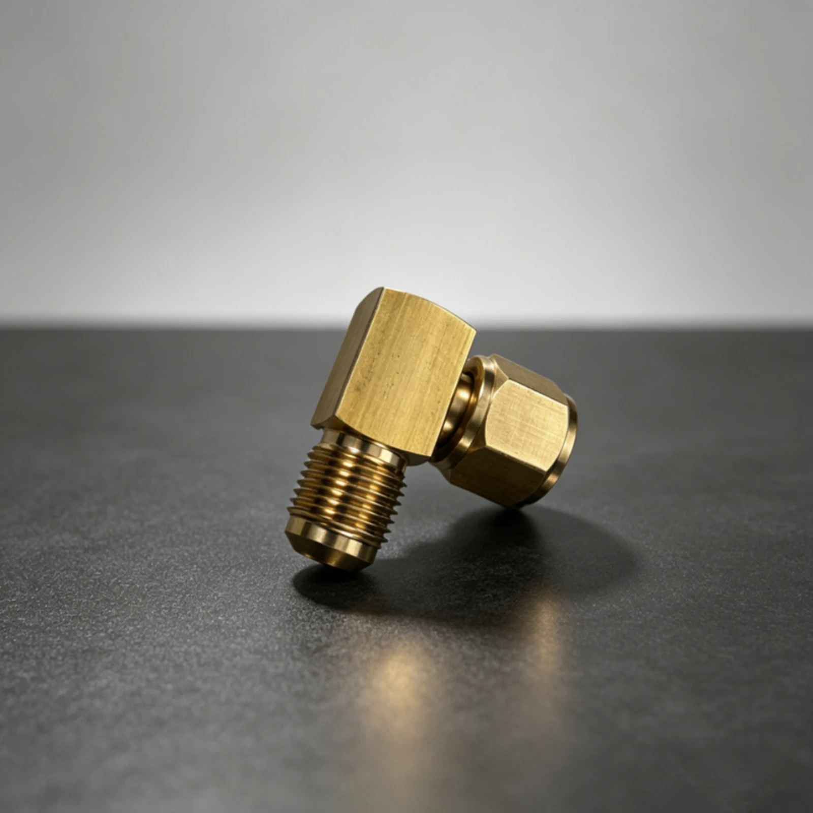 Brass Flare Elbow Right-Angle 90-Degree Flare Elbow Pipe Connector Threaded Corrosion-Resistant for Refrigeration, Tight Areas