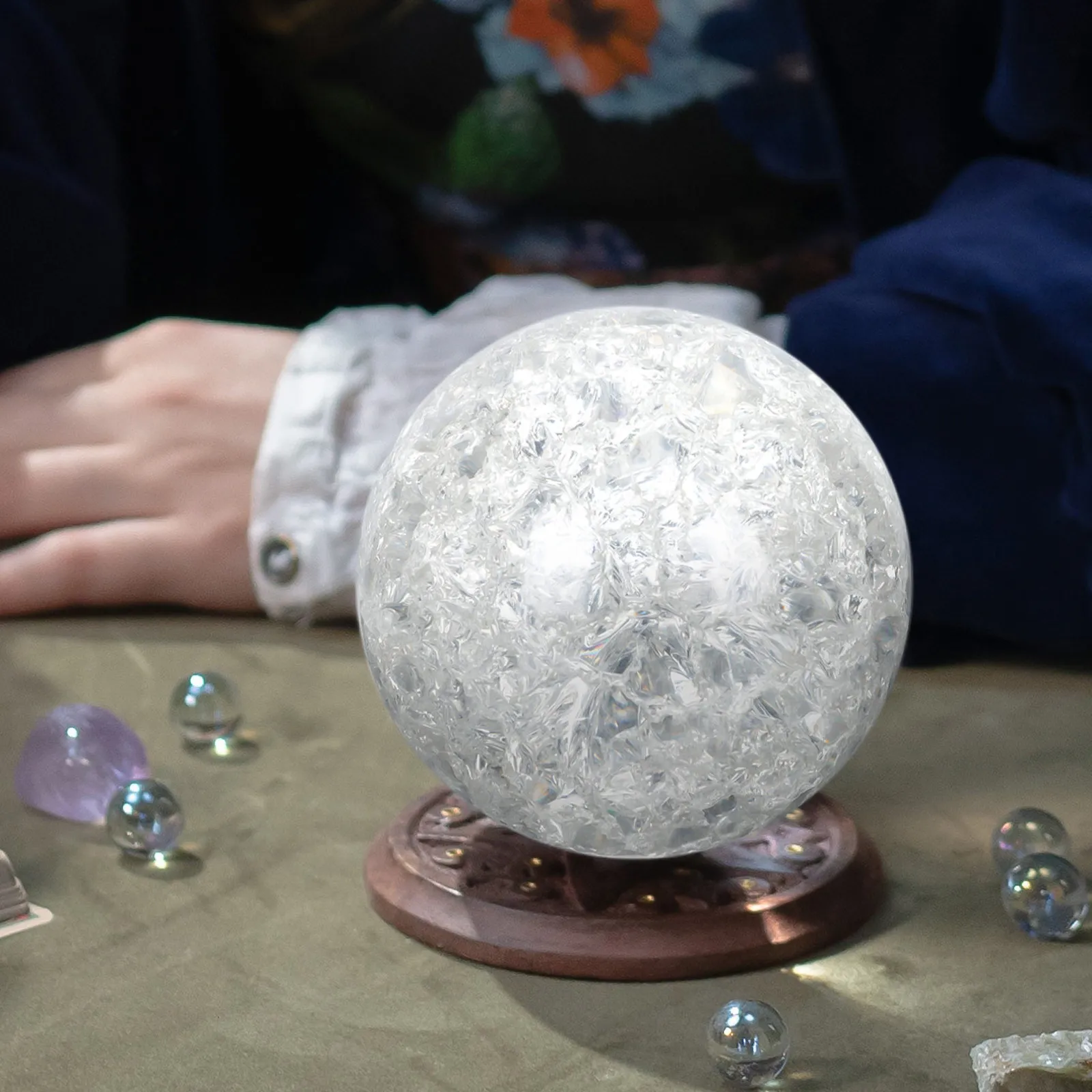 

Хрустальный шар с эффектом ледяных трещин: Элегантный декор для дома и офиса, сферический элемент для спальни, праздничный подарок