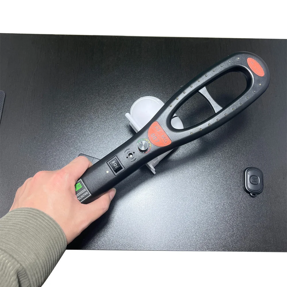 

Двухсенсорный детектор защиты от слежения – сканер радиосигналов и магнитных полей для обнаружения камер, жучков, GPS-трекеров, для защиты конфиденциальности в отелях/автомобилях