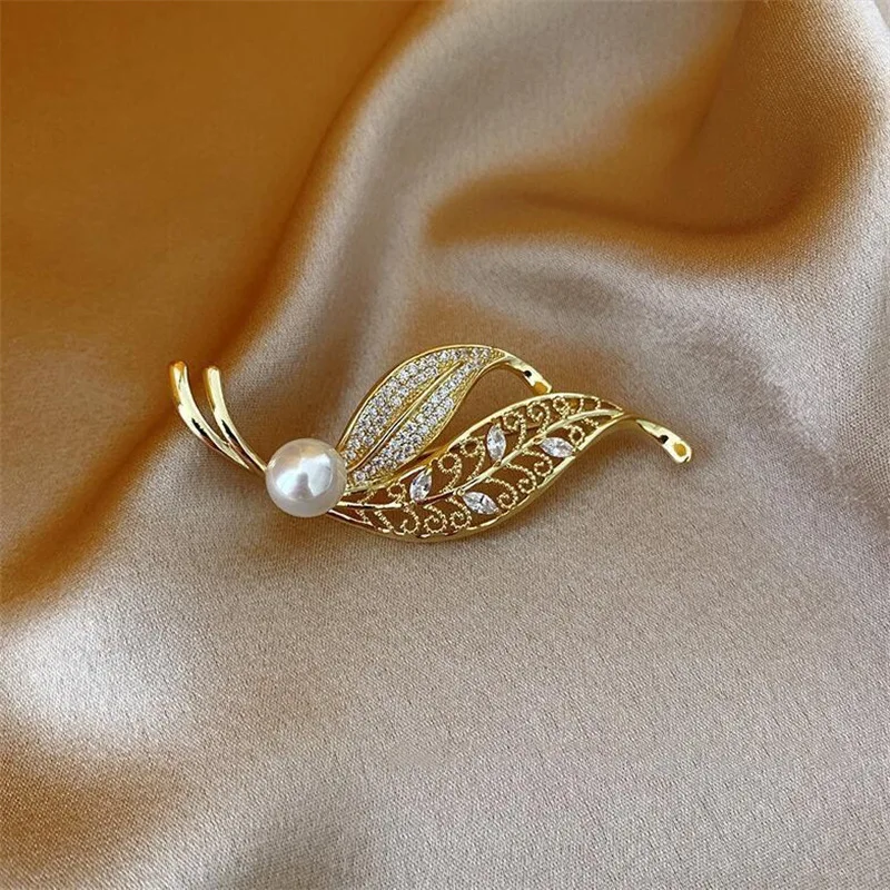 Fashion Alloy Tree Leaf Brooches For Women Rhinestone Pearl Leaves Brooch Pins Office Party Clothing Accessories Jewelry Gifts