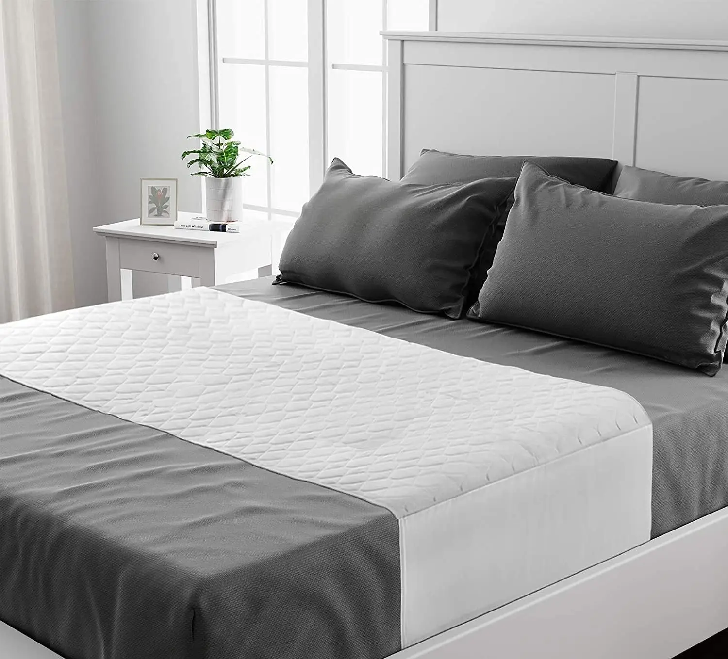 Lynmark® Washable Bed Pads - Non-Slip Waterproof Incontinence Mattress Protector with Extra Long Tucks - Ultra-Absorbent Oeko-Te