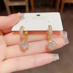 Small Niche Minimalist High-end Exquisite Zircon Rhinestones Ball Light Luxury Fashionable Versatile Earrings for Women.