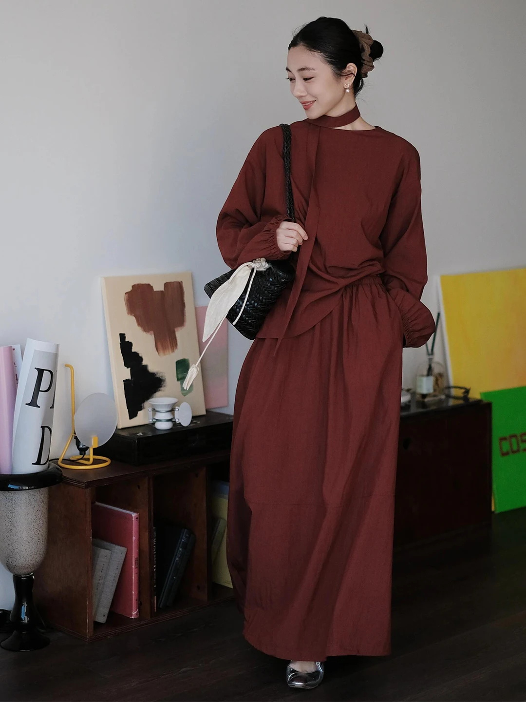 Red Casual Ensemble Women's Early Autumn 2026 Hong Kong Style High-End Sensation Sash Shirt Half Skirt Two-Piece Set