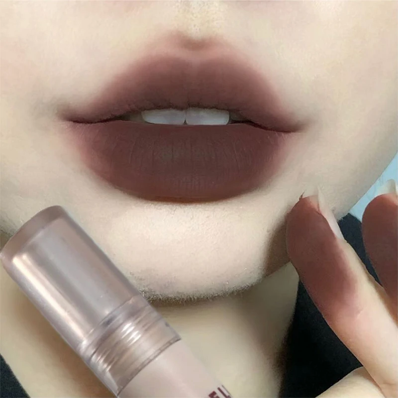 สาวร้อน Cool ลิปสติกสีดํา Silky Smooth Lip Mud Mousse Matte Gothic ลิปสติก Clay Dark Lip Glaze Holding แต่งหน้า Non-stick Cup