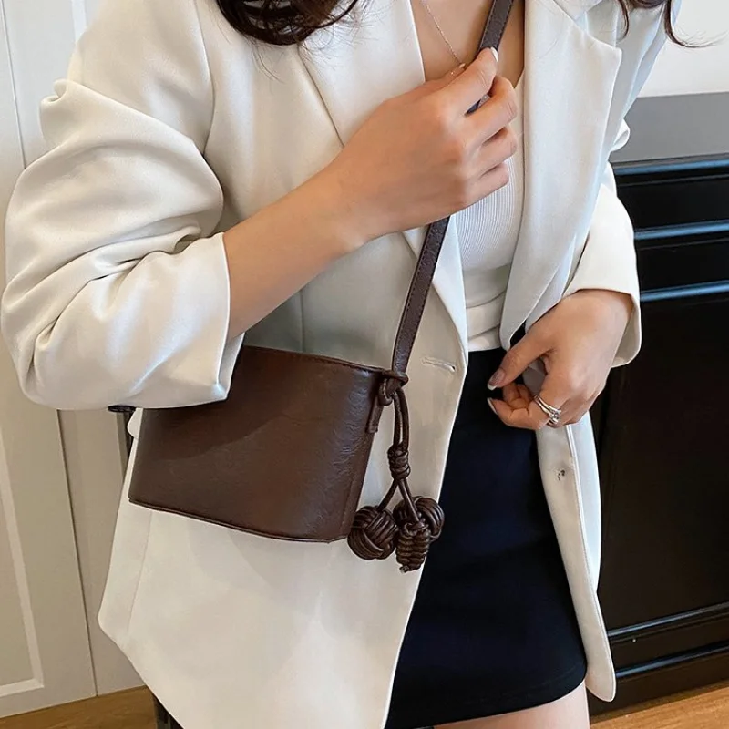 

Popular Classic Leather Women's Messenger Bag Luxury Brand Famous Designer Elegant Crossbody Daily Vintage Commuter Bag