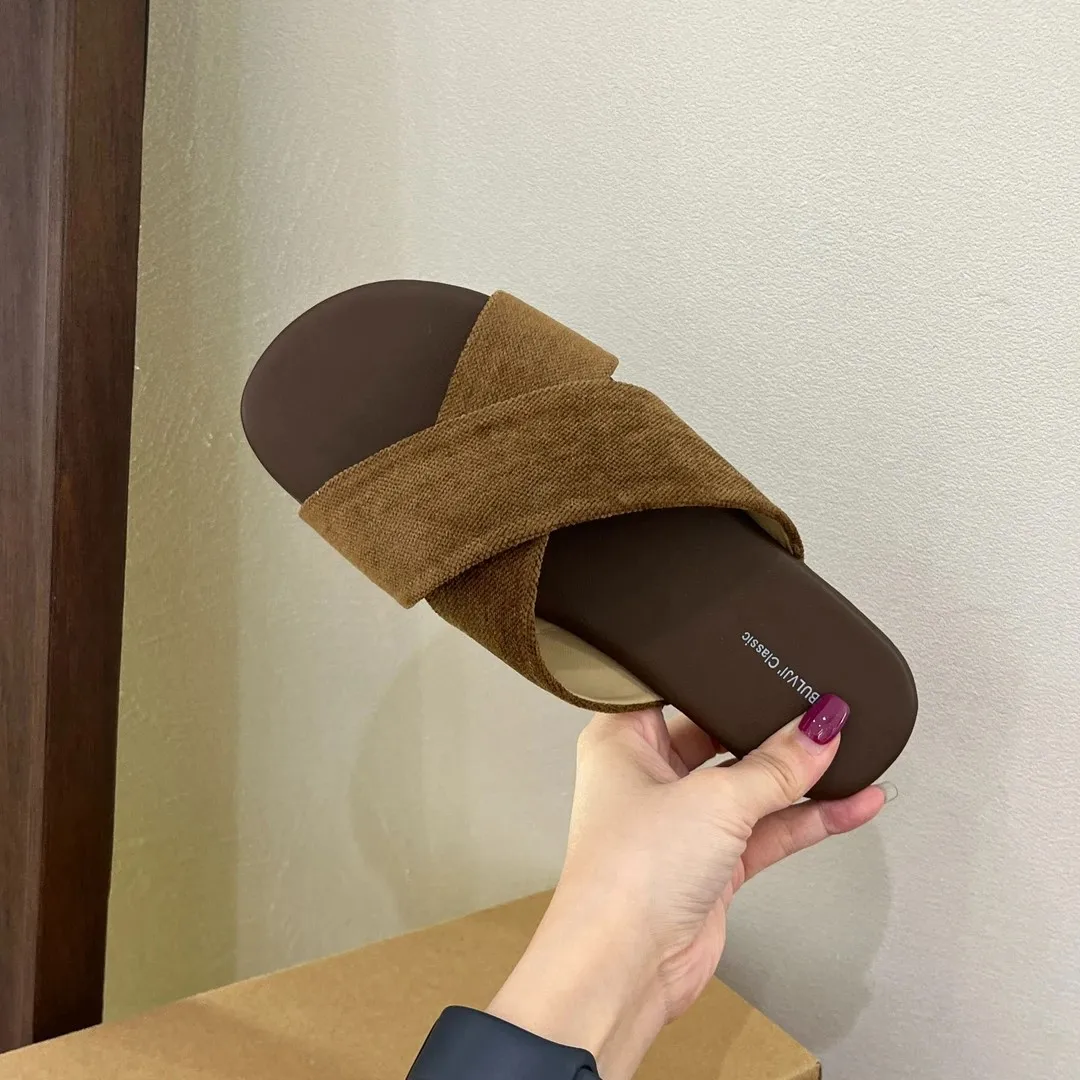 Retro white slippers women's outerwear 2026 new summer height increase with skirt thick-soled sandals women shoes