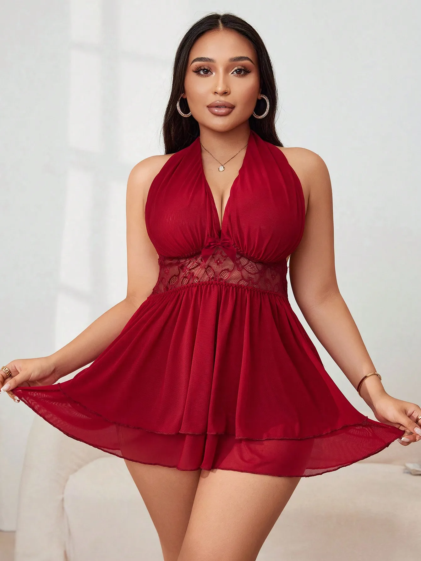 Vestido de Lingerie Vermelho com Decote Halter e Detalhe de Renda, Tamanho Plus