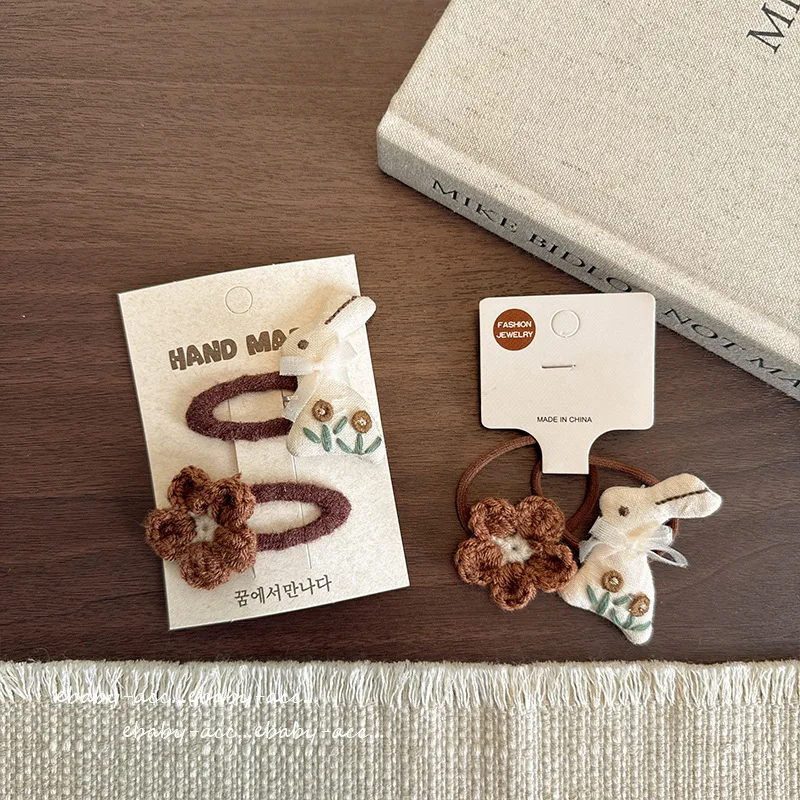 مشبك شعر للأطفال مصنوع يدويًا من القماش على شكل أرنب زهري باللون البيج للفتيات على الطراز العتيق