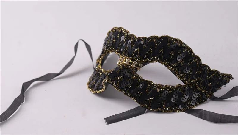 

Black sequined men's and women's half face ball masks live broadcast for adult Halloween parties, party masks