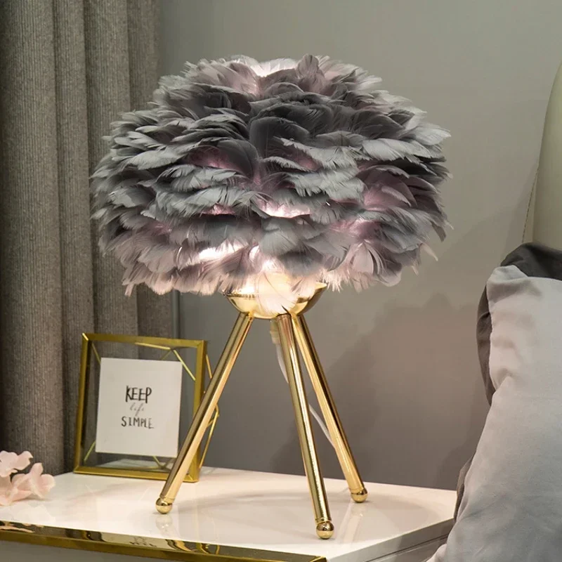 

Feather Desk Lamp Creative Room Decor LED Table Lamps Modern Simple Bedroom Swan Light Cover Tripod Stand Lights Indoor Lighting