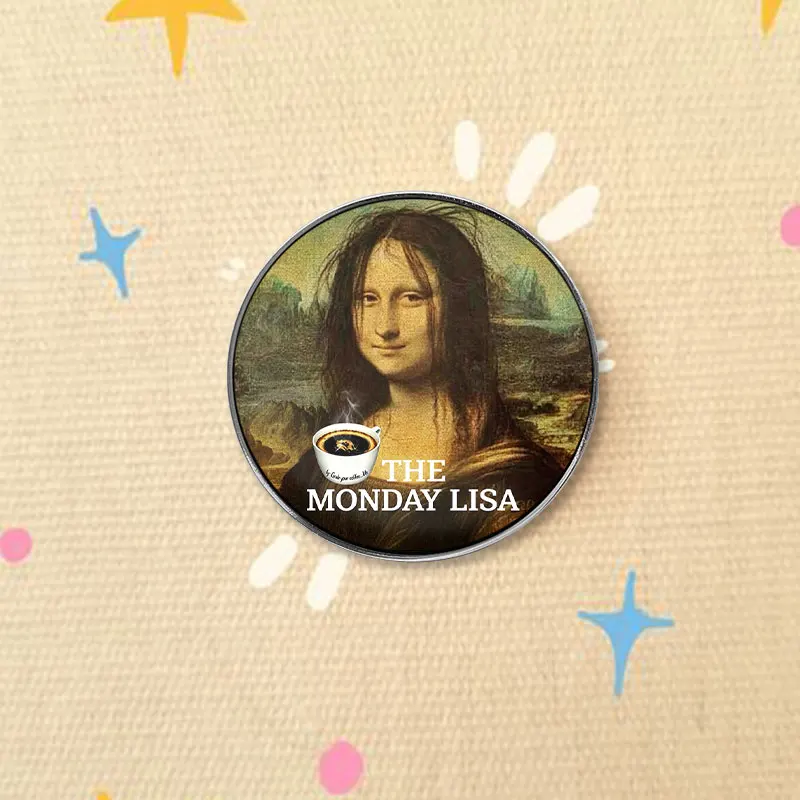 The Monday Lisa Funny Mona Lisa Coffee Cup UV Printing Badge Parody Art Style Pin Brooch Lapel Accessory Gift For Office Workers