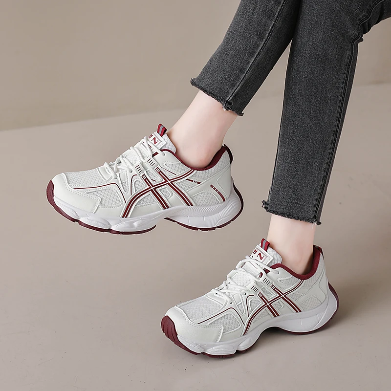 2025 خريف جديد شبكة أحذية رياضية المرأة تنفس الربيع والخريف تنوعا خفيفة الوزن عدم الانزلاق منصة حذاء كاجوال
