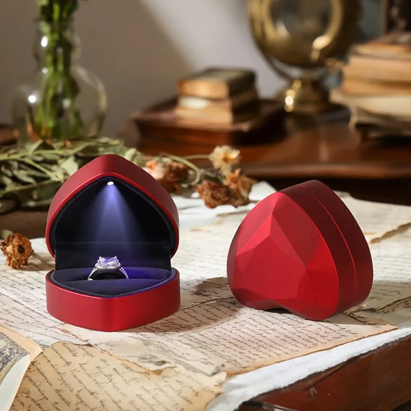Creative Heart Shaped LED Light Jewelry Box High-end Proposal Confession Ring Box Light Jewelry Box Pendant