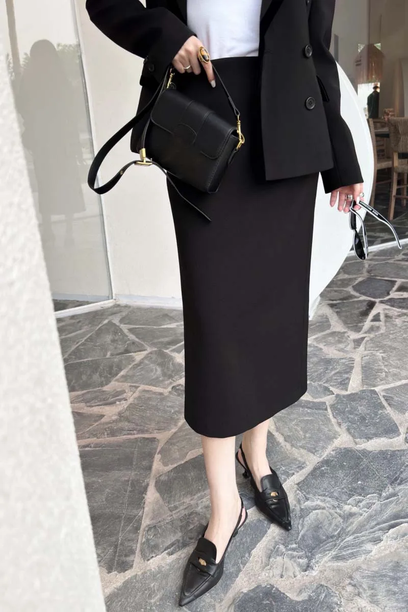 

Commuting style women's half skirt is fashionable, exquisite, slim fitting, and capable. One piece versatile suit skirt