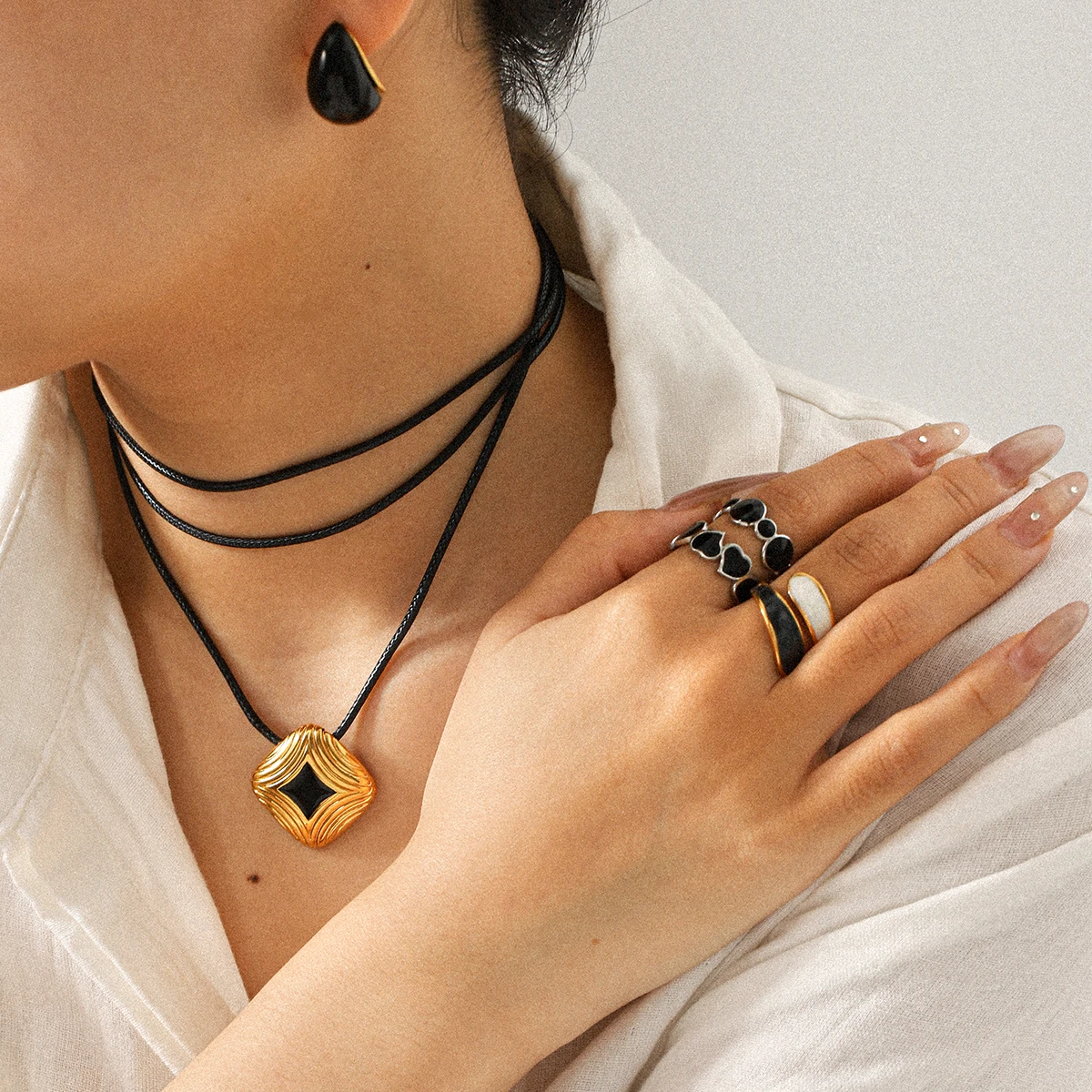 Stainless Steel 18k Gold Plated Black Stone Earring Necklace Set With Elegant Matching Rings Celebration Gifts Women‘s Jewelry