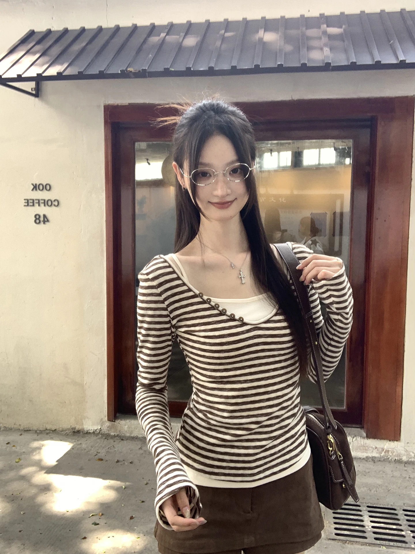 قميص نسائي طويل الأكمام بتصميم مخطط وقصة ضيقة، نمط كاجوال فضفاض، تصميم بخصر مرتفع، مصنوع من مزيج البوليستر