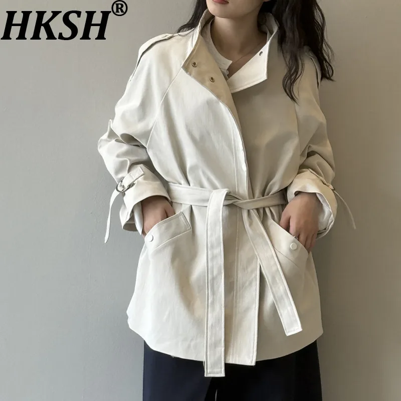 

HKSH весенне-осенний новый женский плащ с воротником-стойкой, однотонный, с карманами, галстуком на талии, корейский темперамент, повседневная куртка Ins HK12492